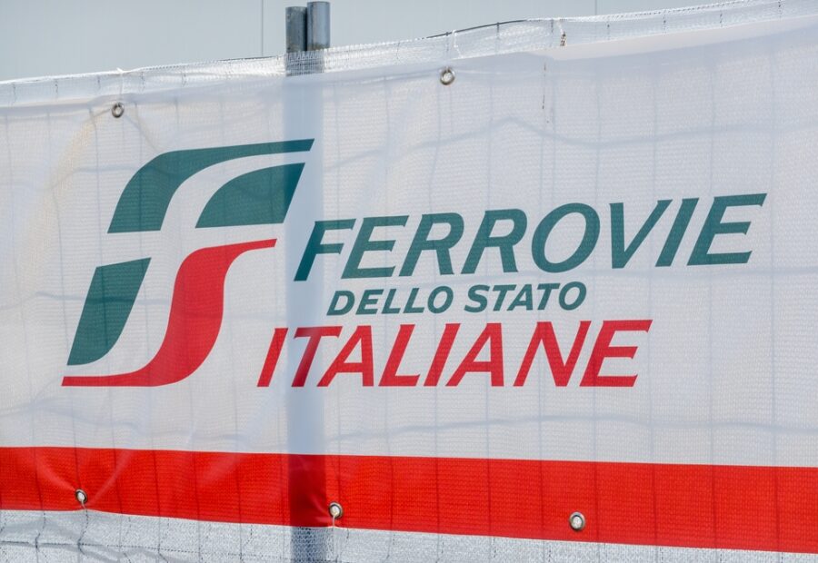 Immagine di treni in stazione