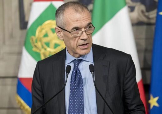 Cottarelli durante una conferenza
