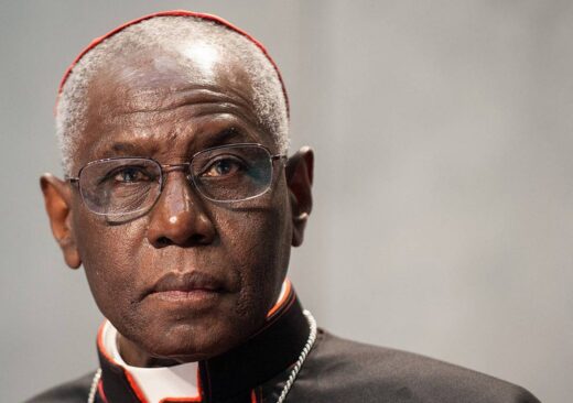 Cardinale Robert Sarah durante la conferenza