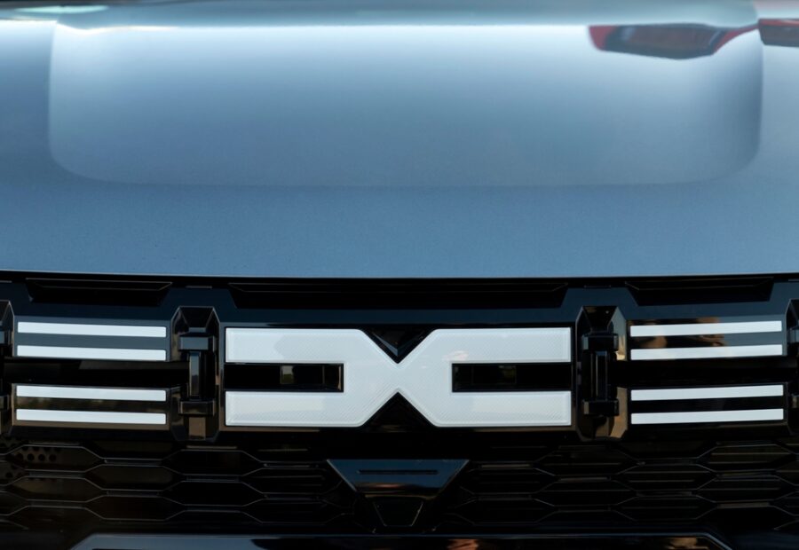 Dacia Striker, nuovo crossover elettrificato