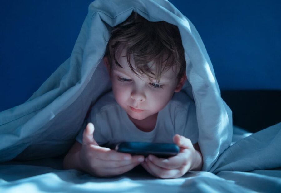 Esposizione agli schermi per bambini e adolescenti