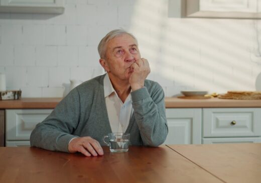Nonni che utilizzano l'intelligenza artificiale per creare ricordi