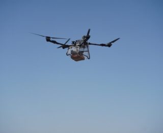Drone cargo in volo sopra le Alpi