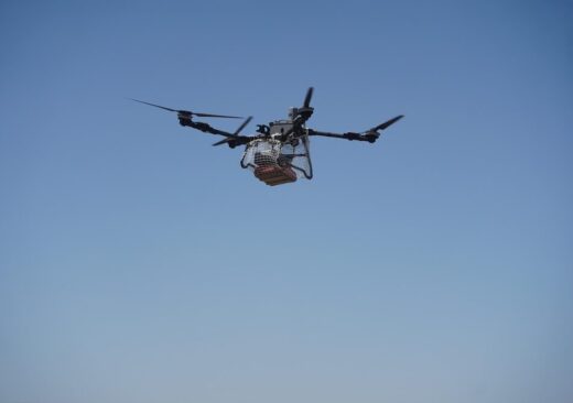 Drone cargo in volo sopra le Alpi