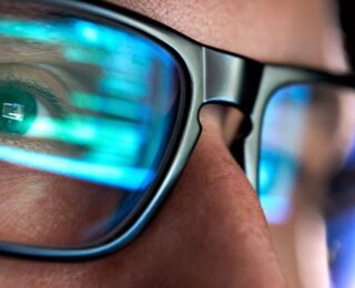 Smart glasses in un contesto pubblico