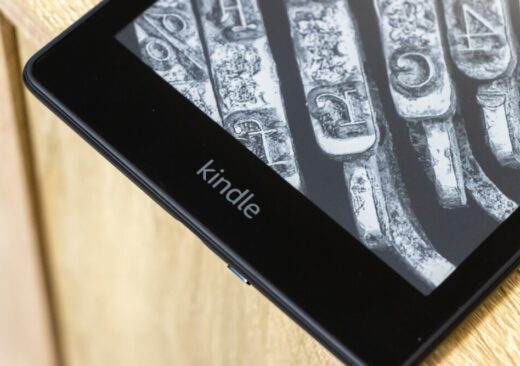 Kindle Paperwhite trasformato in assistente da scrivania