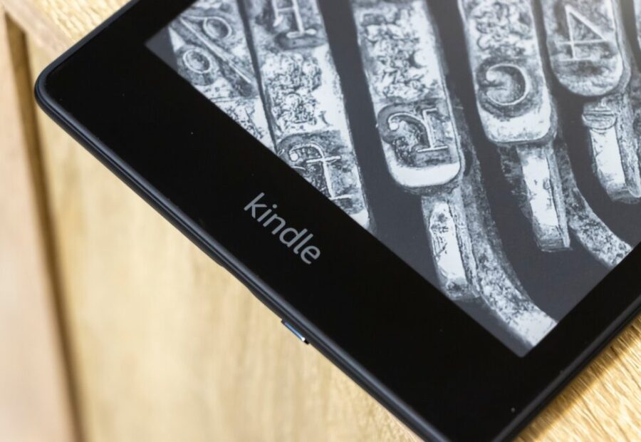 Kindle Paperwhite trasformato in assistente da scrivania