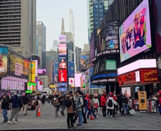 Il sindaco di New York Zohran Mamdani durante l'assemblea sull'IA