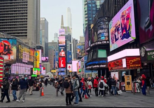 Il sindaco di New York Zohran Mamdani durante l'assemblea sull'IA