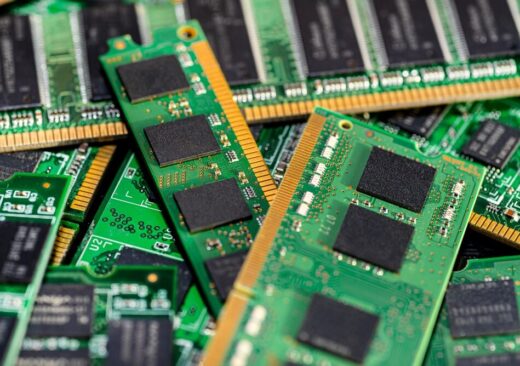 Carenza di memoria e aumenti dei prezzi nel settore tecnologico
